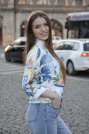 Bluza alba cu imprimeu flori mari [1]