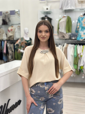 Promotii actuale - Bluza bej cu accesoriu pietricele