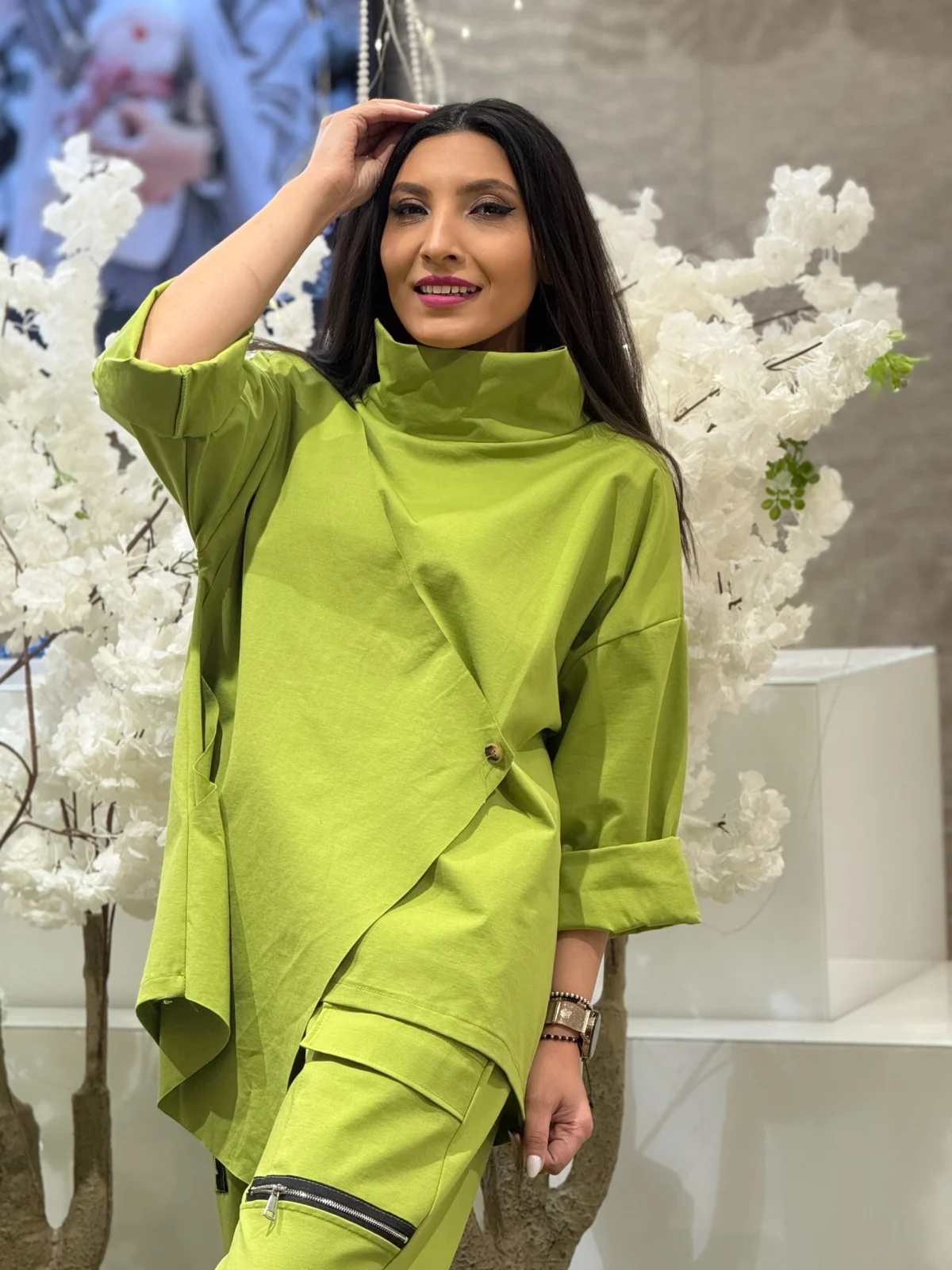 Colectia NOUA - Bluza dama verde cu design petrecut si guler lejer