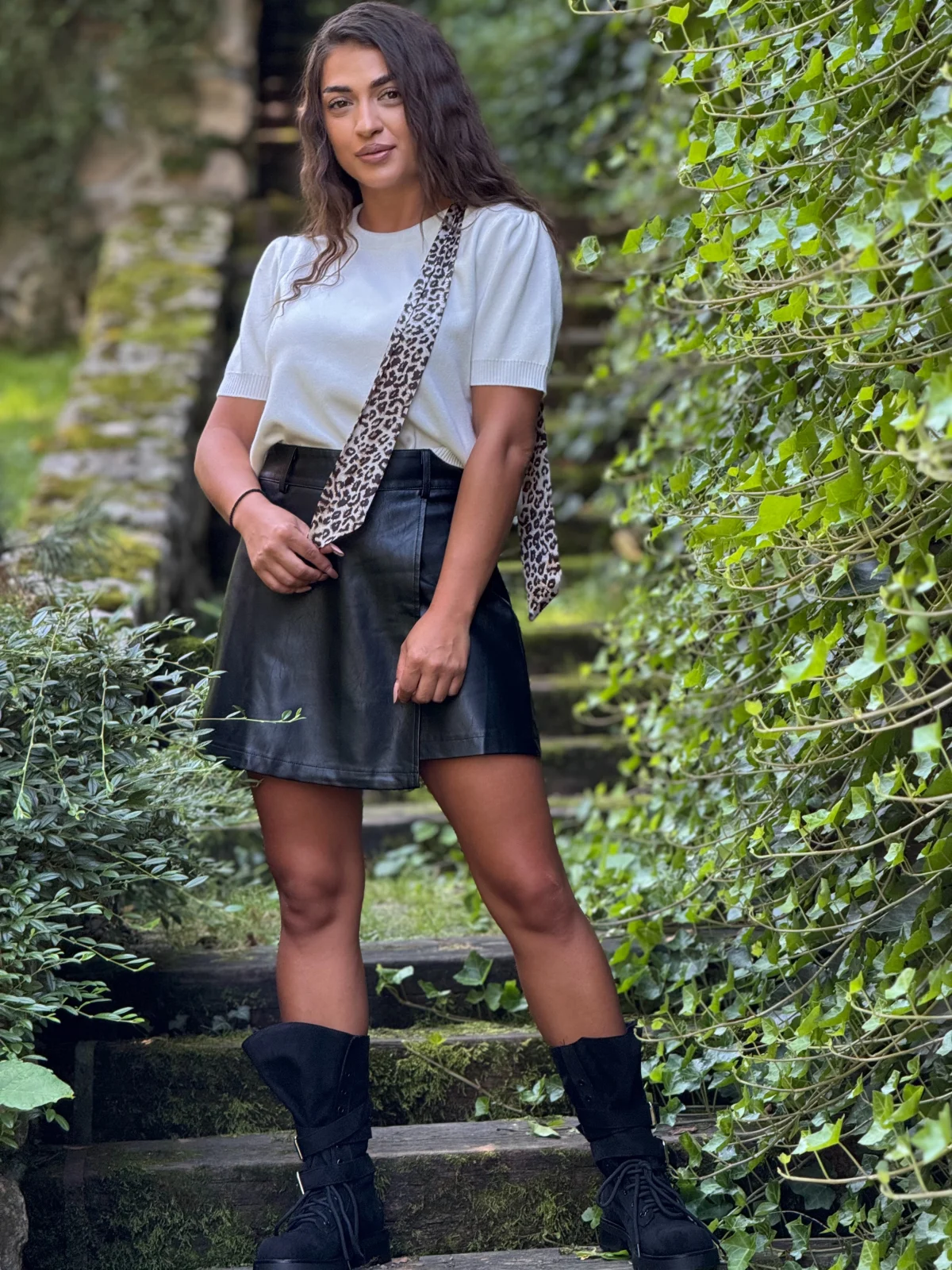 Bluze - Bluza dama alba cu maneci scurte si esarfa animal print
