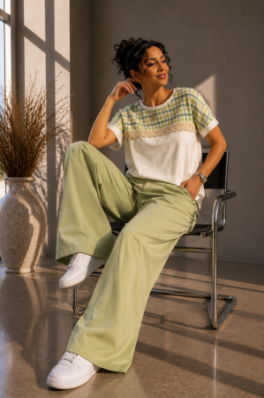 Bluze - Bluza dama alba din bumbac cu broderie verde