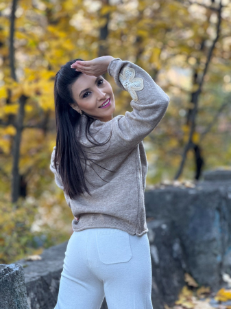 Bluza dama bej cu aplicatii flori crosetate [1]