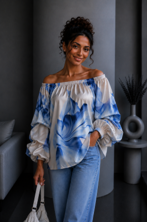 Colectia NOUA - Bluza dama bej cu imprimeu albastru si maneci bufante