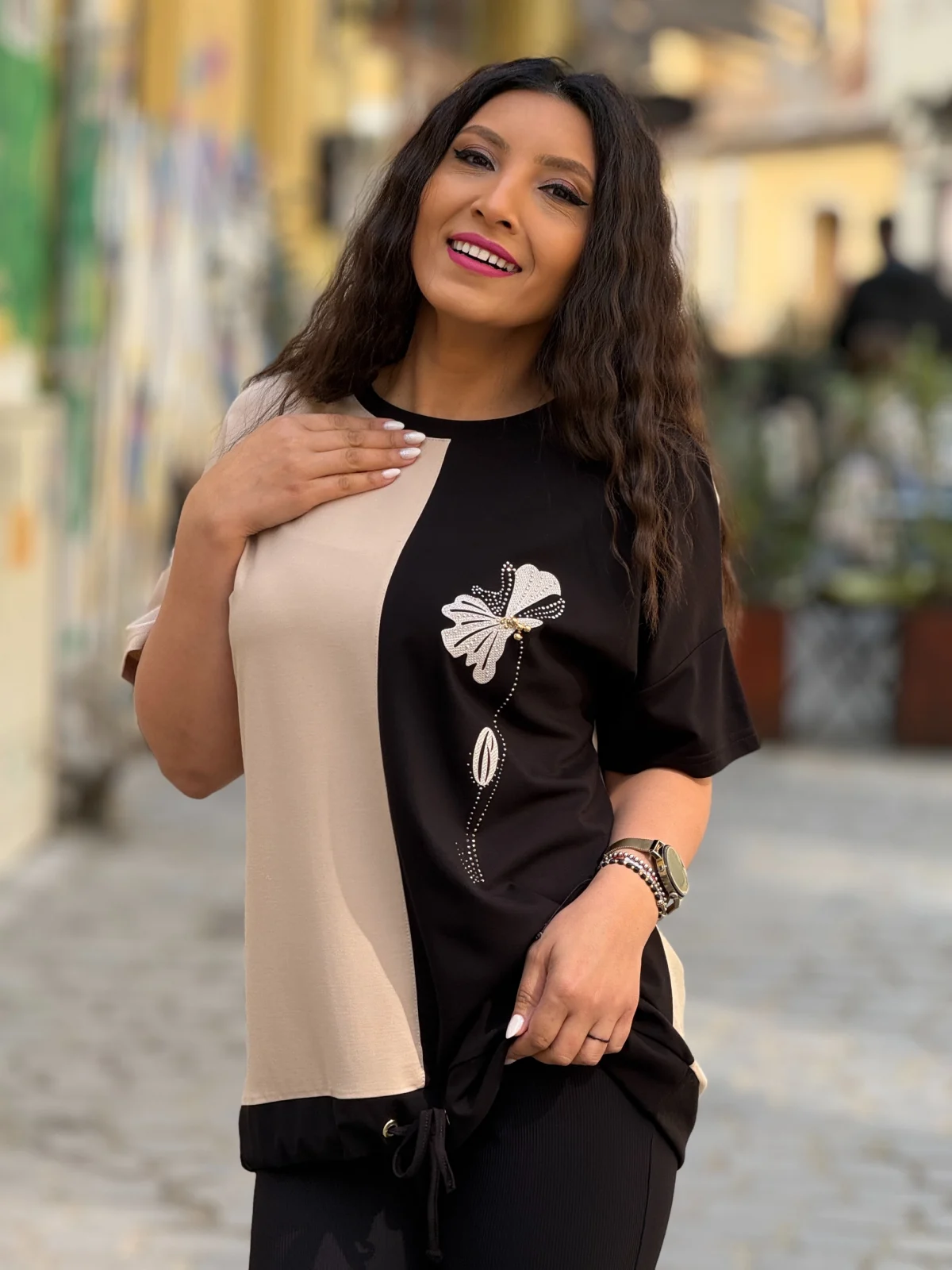 Imbracaminte dama - Haine cu suflet - Bluza dama bicolora neagra si bej cu imprimeu floare din pietricele