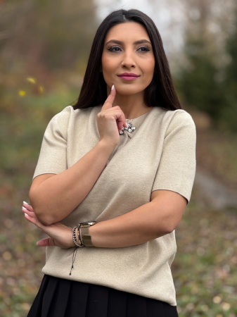 Bluza dama crem cu aplicatie cu pietricele la gat [3]