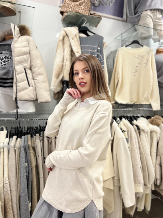 Bluza dama crem cu aplicatie de guler [2]