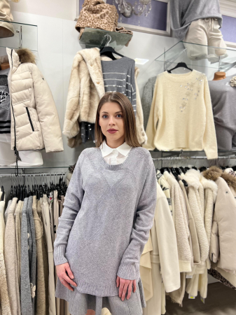 Bluza dama gri cu aplicatie de guler [1]