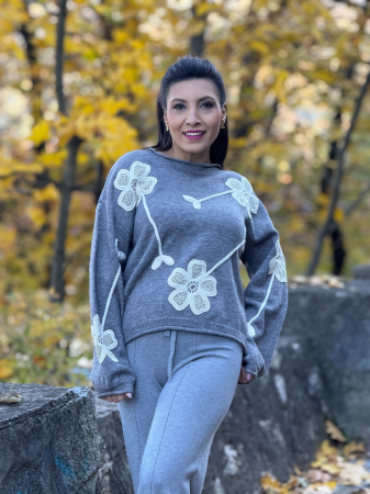 Bluza dama gri cu aplicatii flori crosetate [4]