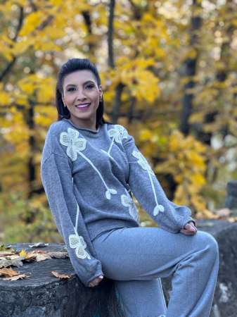 Bluza dama gri cu aplicatii flori crosetate [1]