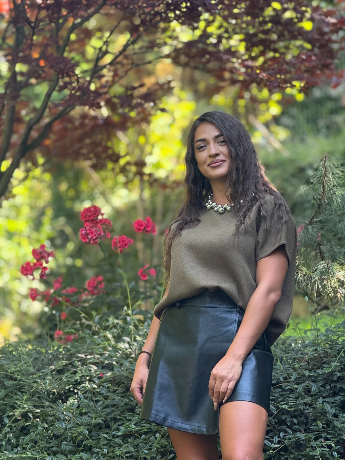 Noutati - Bluza dama bordo cu margele la gat