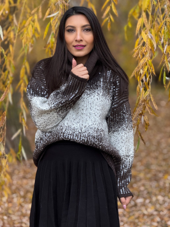 Colectia de TOAMNA - Bluza dama maro tricotata cu gat inalt si paiete