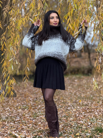 Bluza dama maro tricotata cu gat inalt si paiete [3]