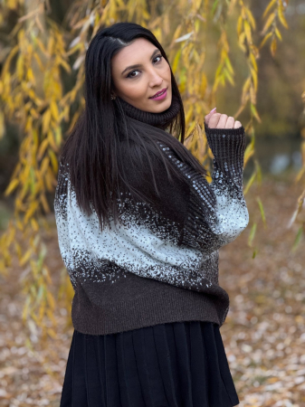 Bluza dama maro tricotata cu gat inalt si paiete [1]