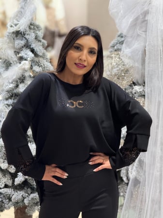 Bluze - Bluza dama neagra cu dantela la maneci si aplicatii pentricele