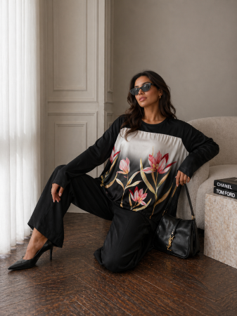 Bluze - Bluza dama neagra cu imprimeu floral in nuante reci