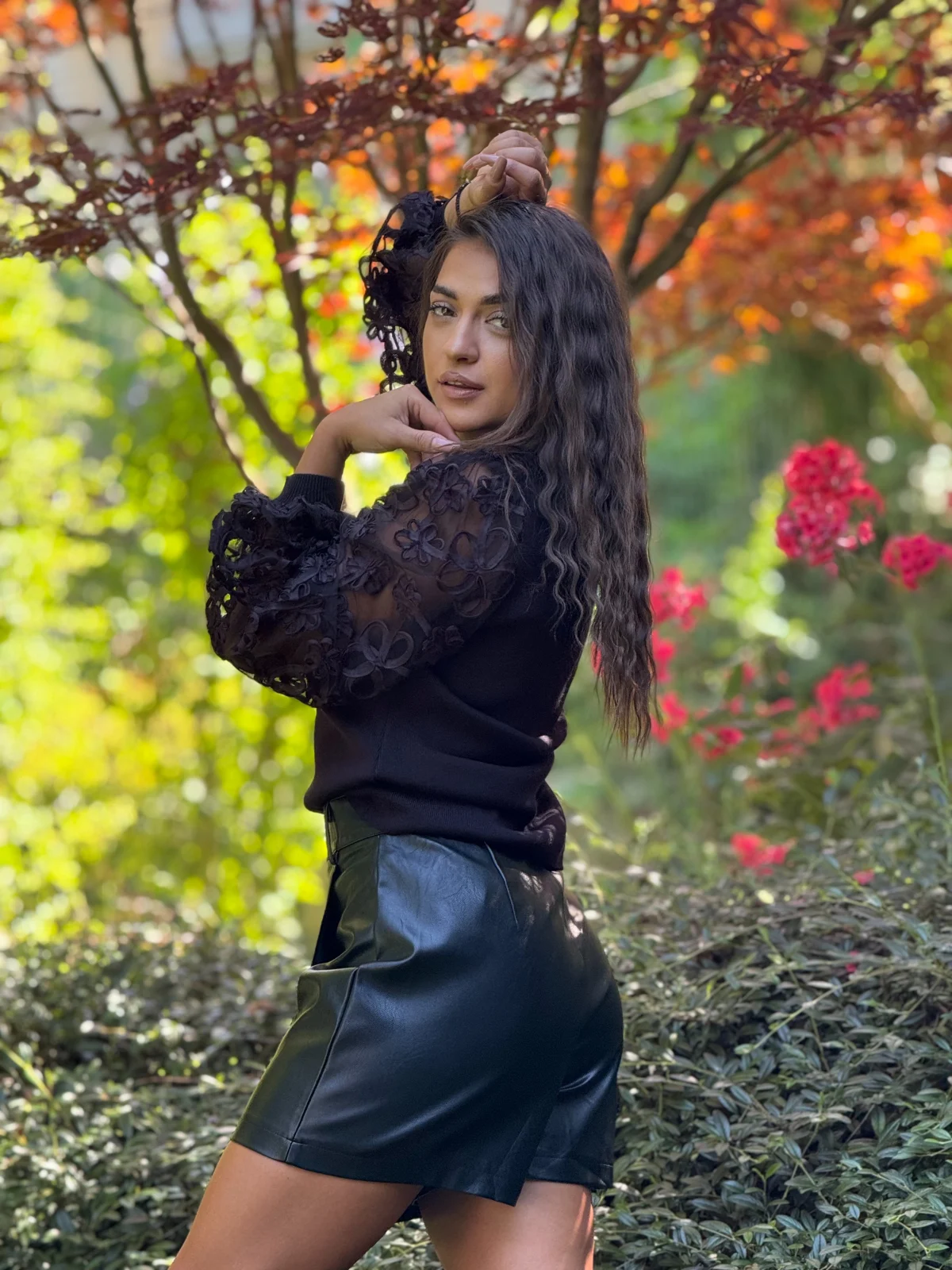 Bluze - Bluza dama neagra cu maneci din voal brodate