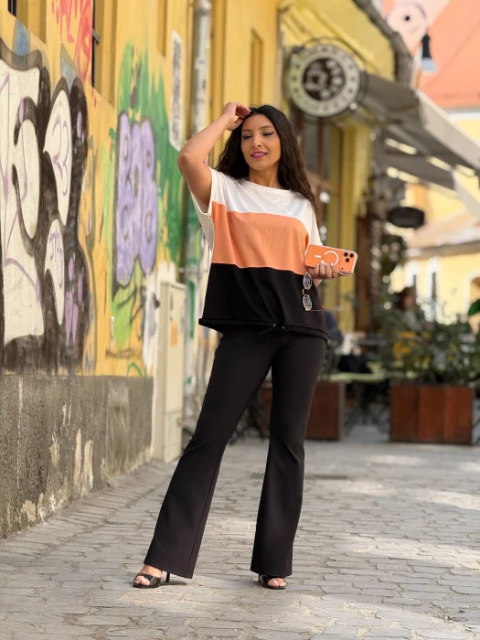 Bluze - Bluza dama tricolor cu alb, corai si negru si pietricele