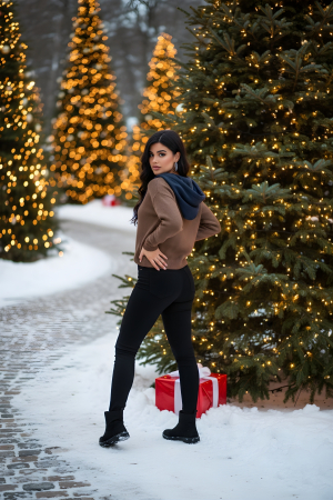 Bluza dama tricotata cu gluga si imprimeu cu ursulet [1]