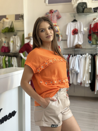 Bluza portocalie din bumbac cu floricele aplicate orizontal [2]