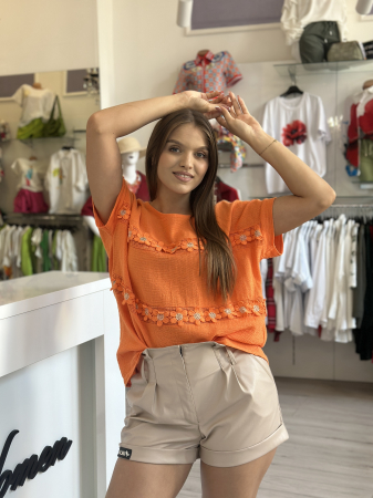 Promotii actuale - Bluza portocalie din bumbac cu floricele aplicate orizontal