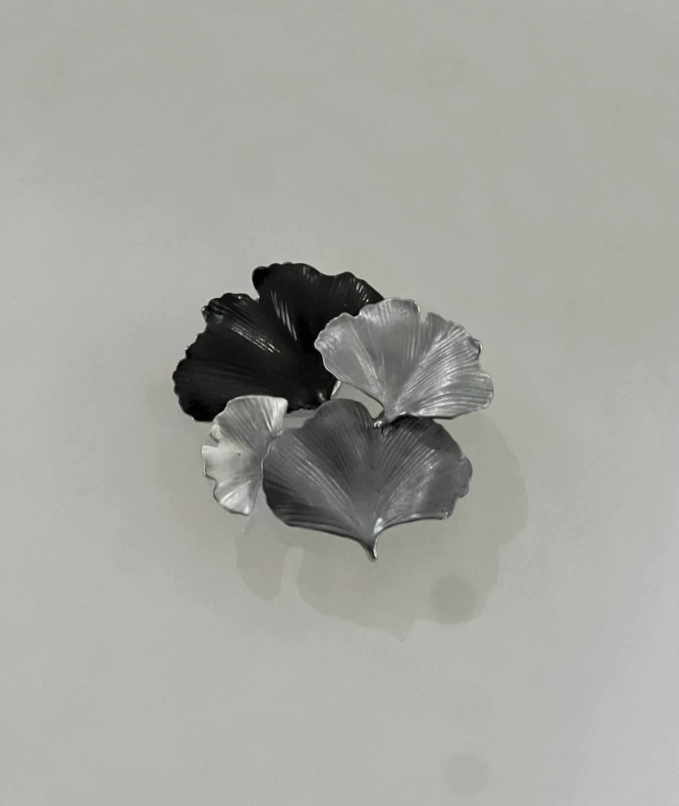 Accesorii dama - Brosa floricele cu magnet