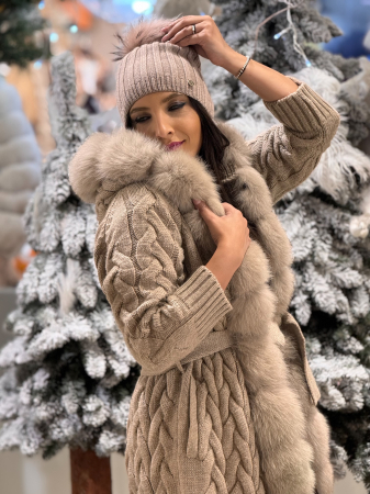 Caciula bej cu ciucur din blana naturala [1]