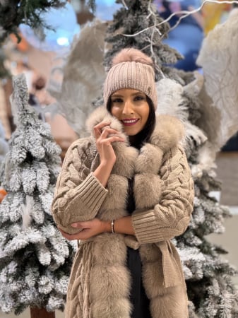 Caciula bej cu ciucur din blana naturala [3]