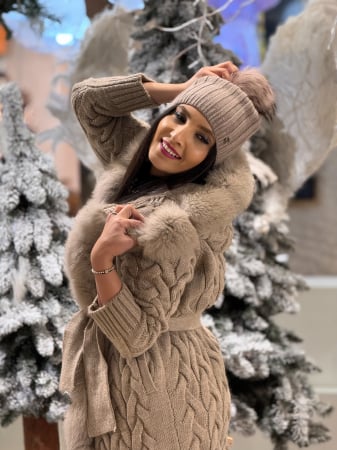 Caciula - Caciula bej cu ciucur din blana naturala