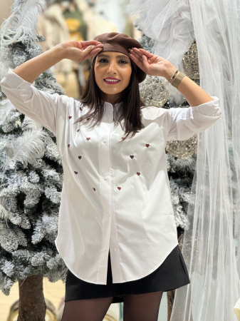 Camasi - Camasa alba din bumbac cu inimioare maro aplicate