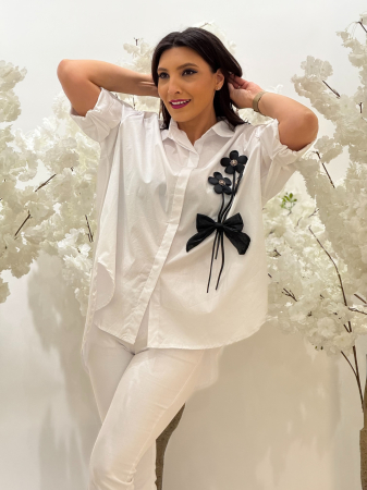 Camasi - Camasa alba din bumbac cu trei flori negre cu fundita