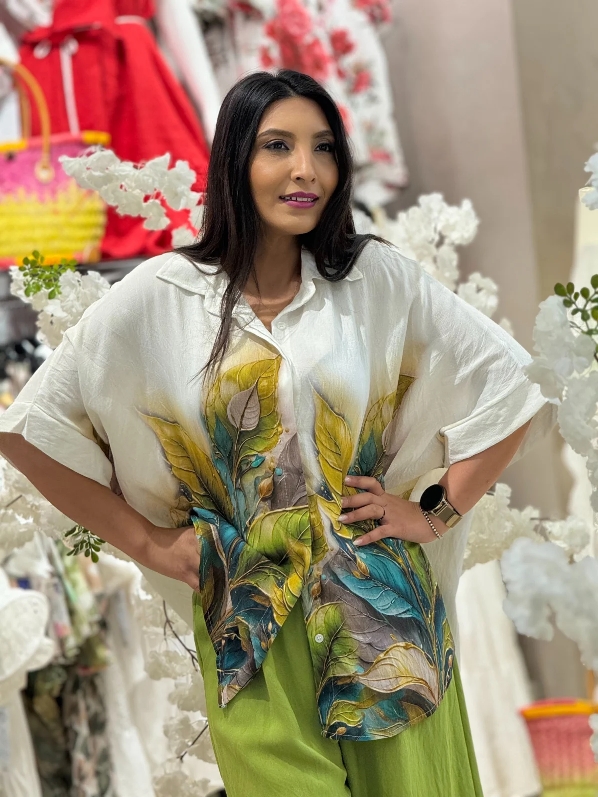 Camasa alba din vascoza cu imprimeu frunze verzi [2]