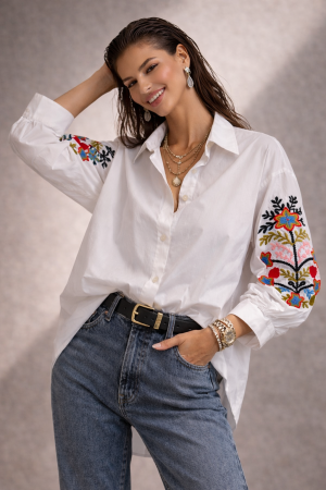 Camasi - Camasa dama alba cu broderie multicolora pe maneci