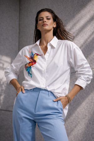 Camasi - Camasa dama alba cu colibri roz brodat