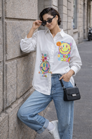 Colectia NOUA - Camasa dama alba cu imprimeu fata zambitoare