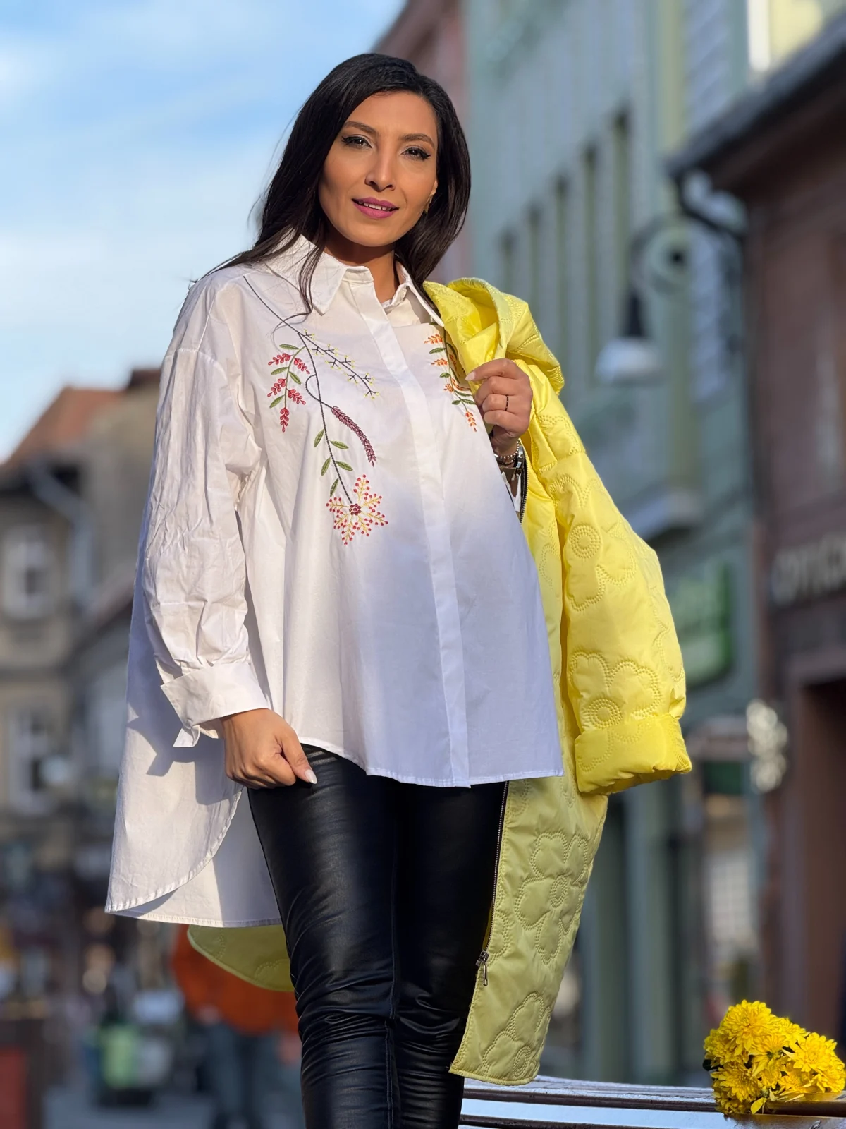 Camasi - Camasa dama alba din bumbac cu broderie tip ramura