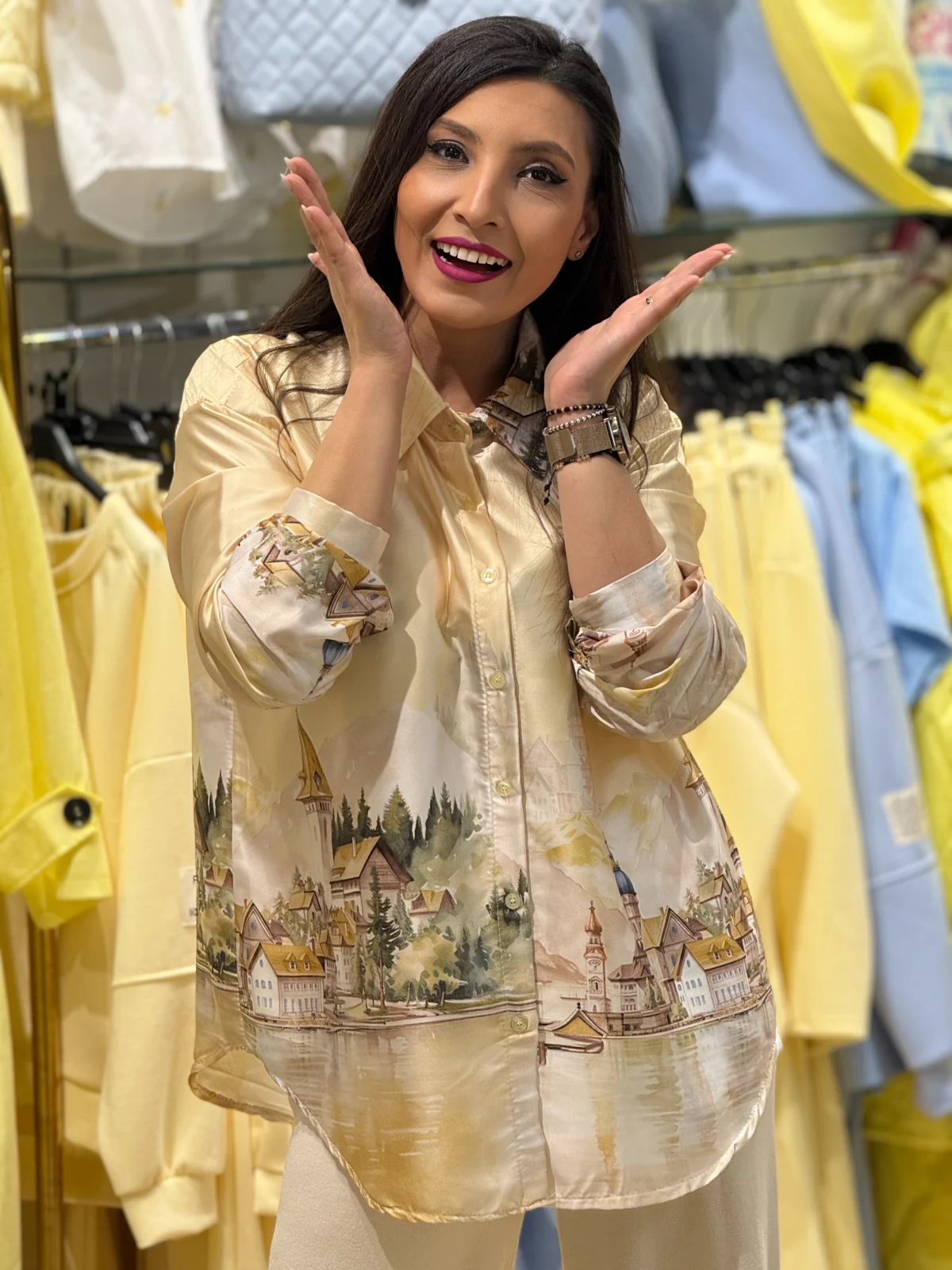 Camasi - Camasa dama bej din satin cu imprimeu castel