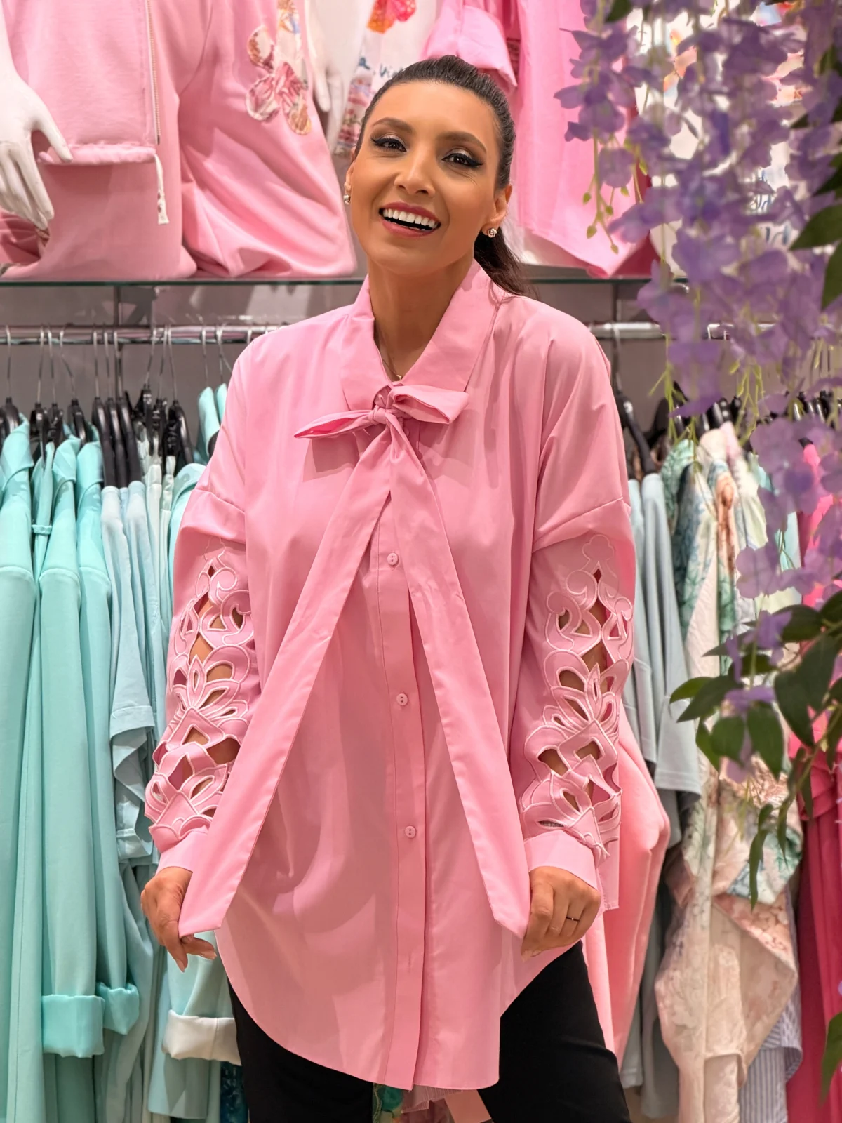 Colectia NOUA - Camasa dama oversized roz din bumbac cu manecile perforate