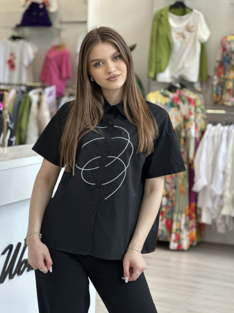 Camasi - Camasa neagra din bumbac cu desen dunga curbata punctata