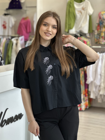 Promotii actuale - Camasa neagra scurta din bumbac cu desen meduze