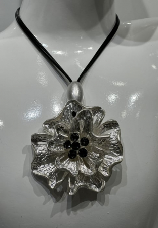 Accesorii dama - Colier cu floare mare
