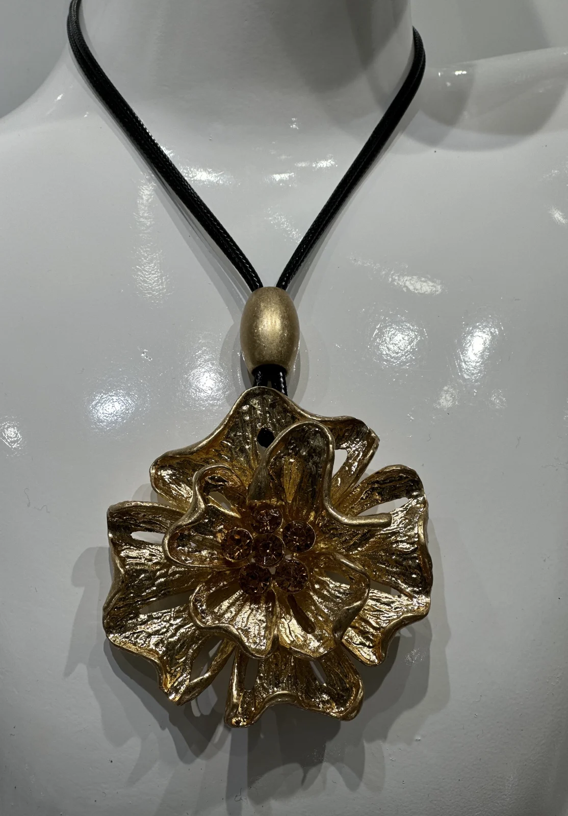Accesorii dama - Colier cu floare mare