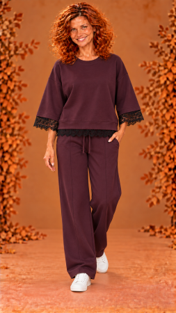 Costum si compleu - Compleu dama bordo cu inserti dantela neagra la bluza