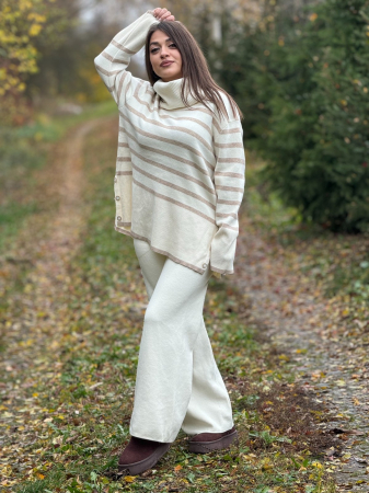 Costum si compleu - Compleu dama crem tricotat cu gat inalt si dungi orizontale pe bluza