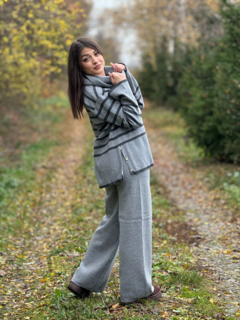 Compleu dama gri tricotat cu gat inalt si dungi orizontale pe bluza [2]