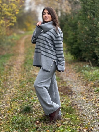 Compleu dama gri tricotat cu gat inalt si dungi orizontale pe bluza [1]