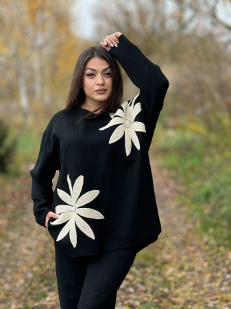 Compleu dama negru tricotat cu aplicatii flori crosetate pe bluza [3]