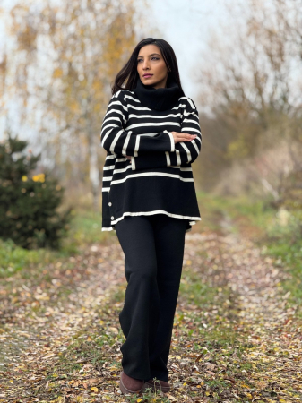 Costum si compleu - Compleu dama negru tricotat cu gat inalt si dungi orizontale pe bluza