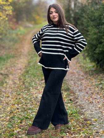 Costum si compleu - Compleu dama negru tricotat cu gat rotund si dungi orizontale pe bluza