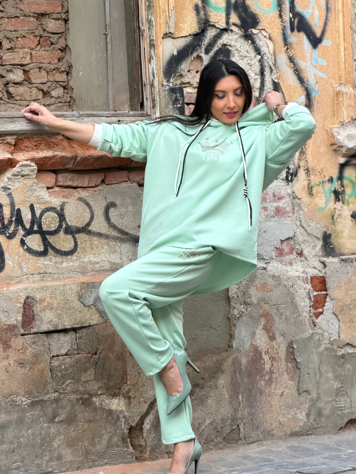 Colectia NOUA - Compleu dama verde cu detalii stralucitoare aplicate