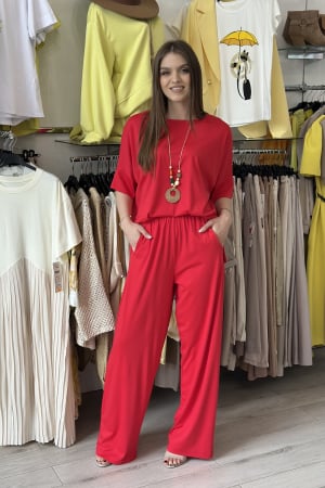 Costum si compleu - Compleu rosu din vascoza cu pantaloni largi